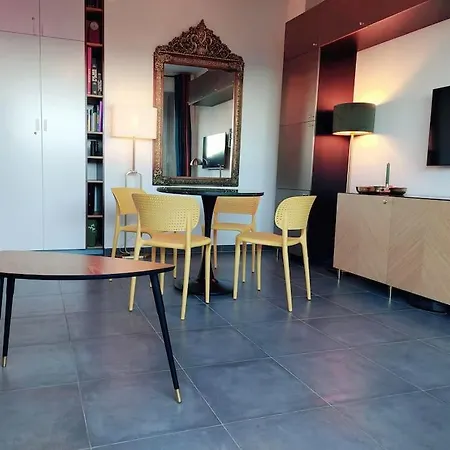 Apartment Grand Studio Avec Terrasse A 20 Metres De La Plage *
