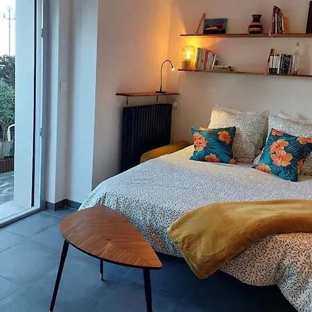 Grand Studio Avec Terrasse A 20 Metres De La Plage Nizza