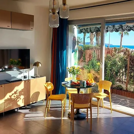 Grand Studio Avec Terrasse A 20 Metres De La Plage